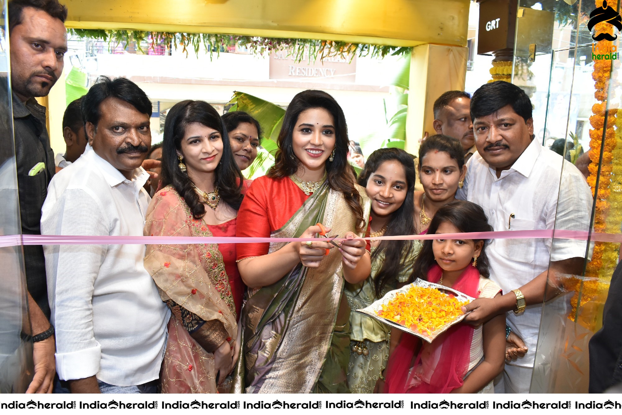 Priyanka Jawalkar inaugurated Kanchipuram GRT Silks at Dilsukhnagar Set 2
