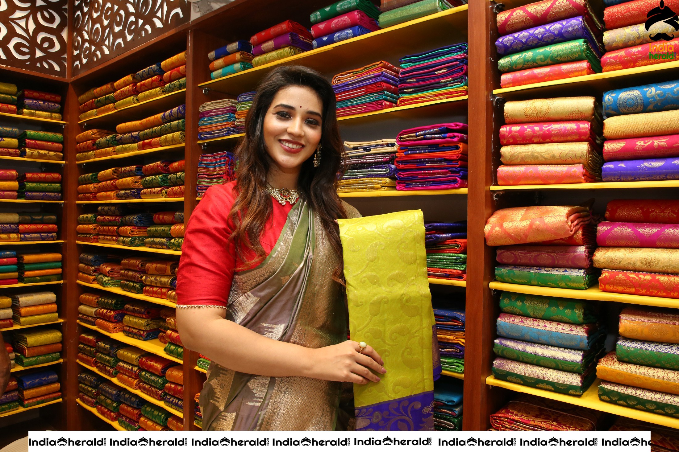 Priyanka Jawalkar inaugurated Kanchipuram GRT Silks at Dilsukhnagar Set 2