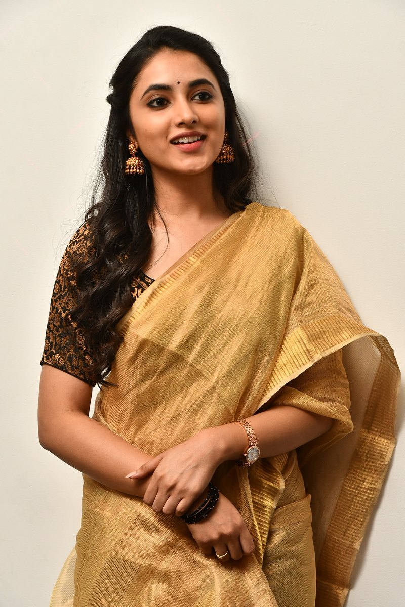 Priyanka Mohan gorgeous saree Photos