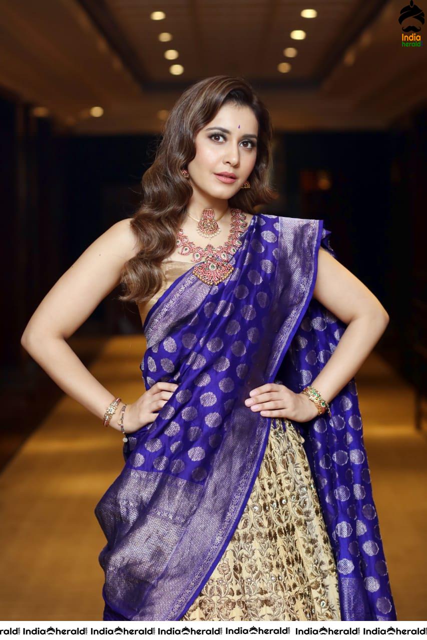 Raashi Khanna clicked at Madras Bridal fashion show