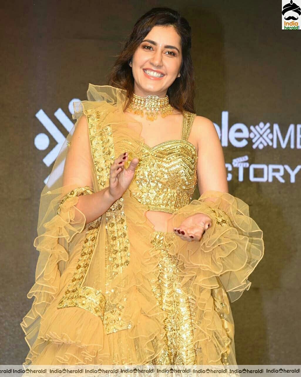 Raashi khanna Cute Latest Clicks