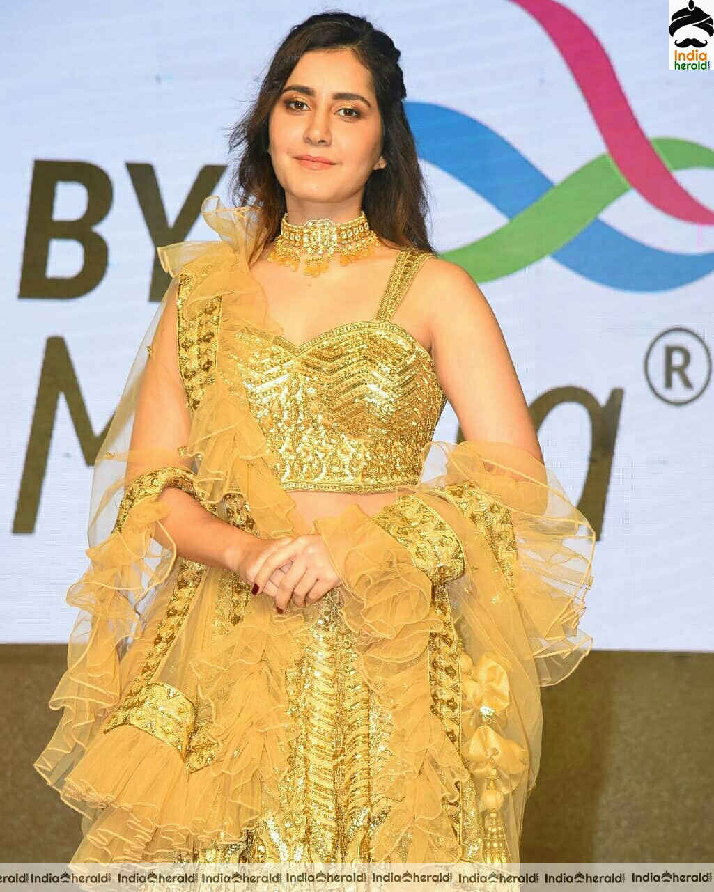 Raashi khanna Cute Latest Clicks