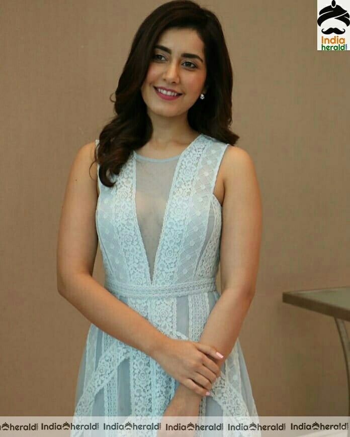 Raashi khanna cute latest stills