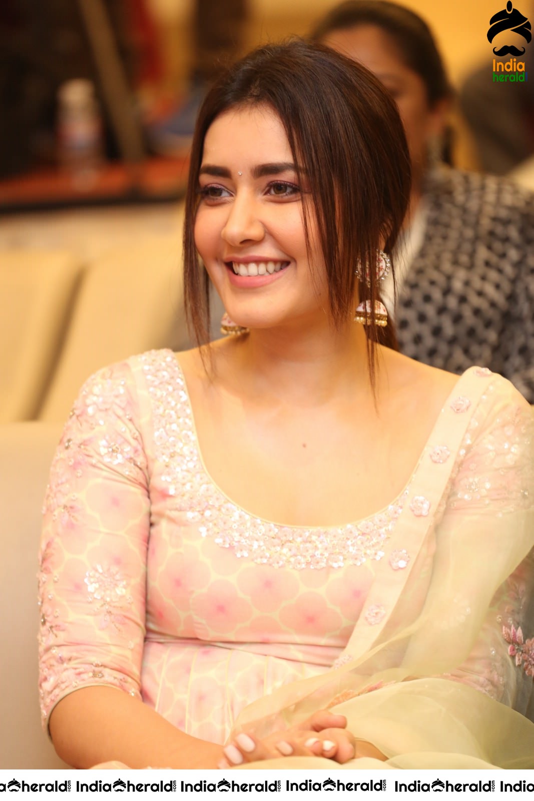 Raashi Khanna feels Shy when Producer praised her at the Event Set 1