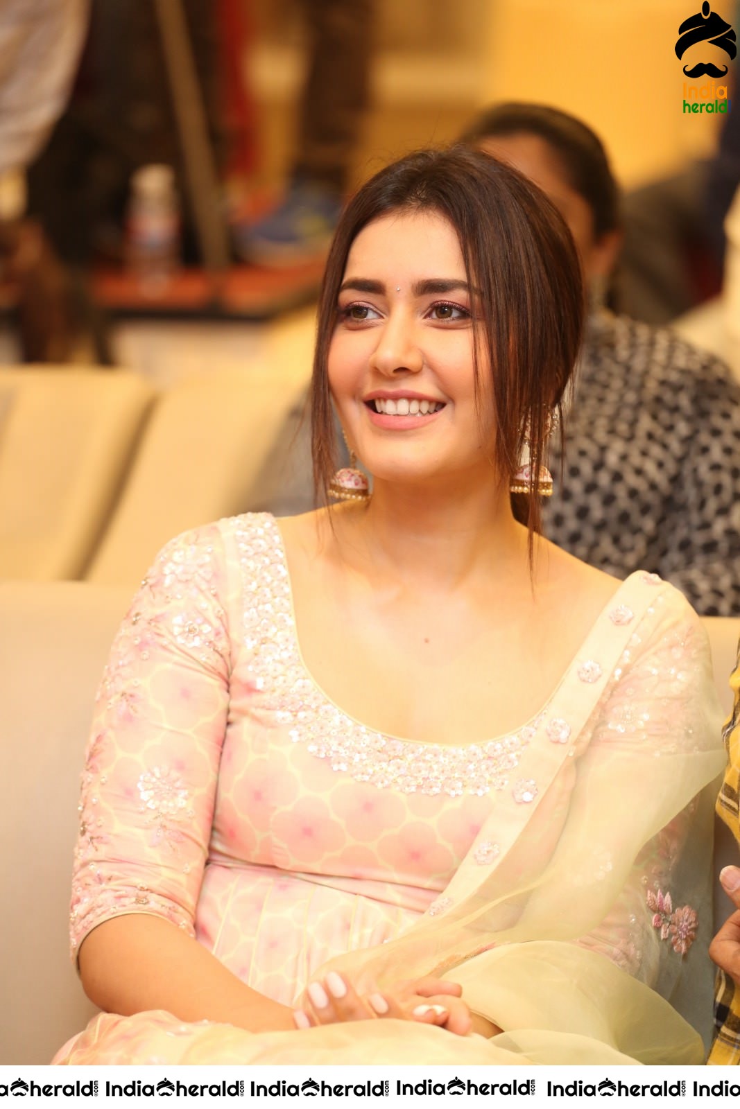 Raashi Khanna feels Shy when Producer praised her at the Event Set 1