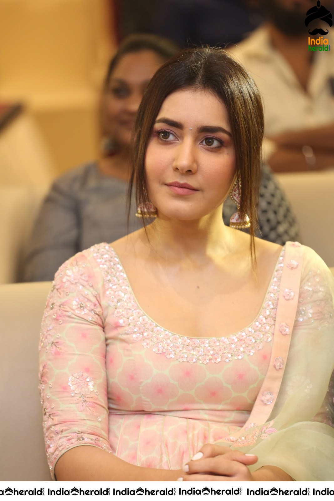 Raashi Khanna feels Shy when Producer praised her at the Event Set 2