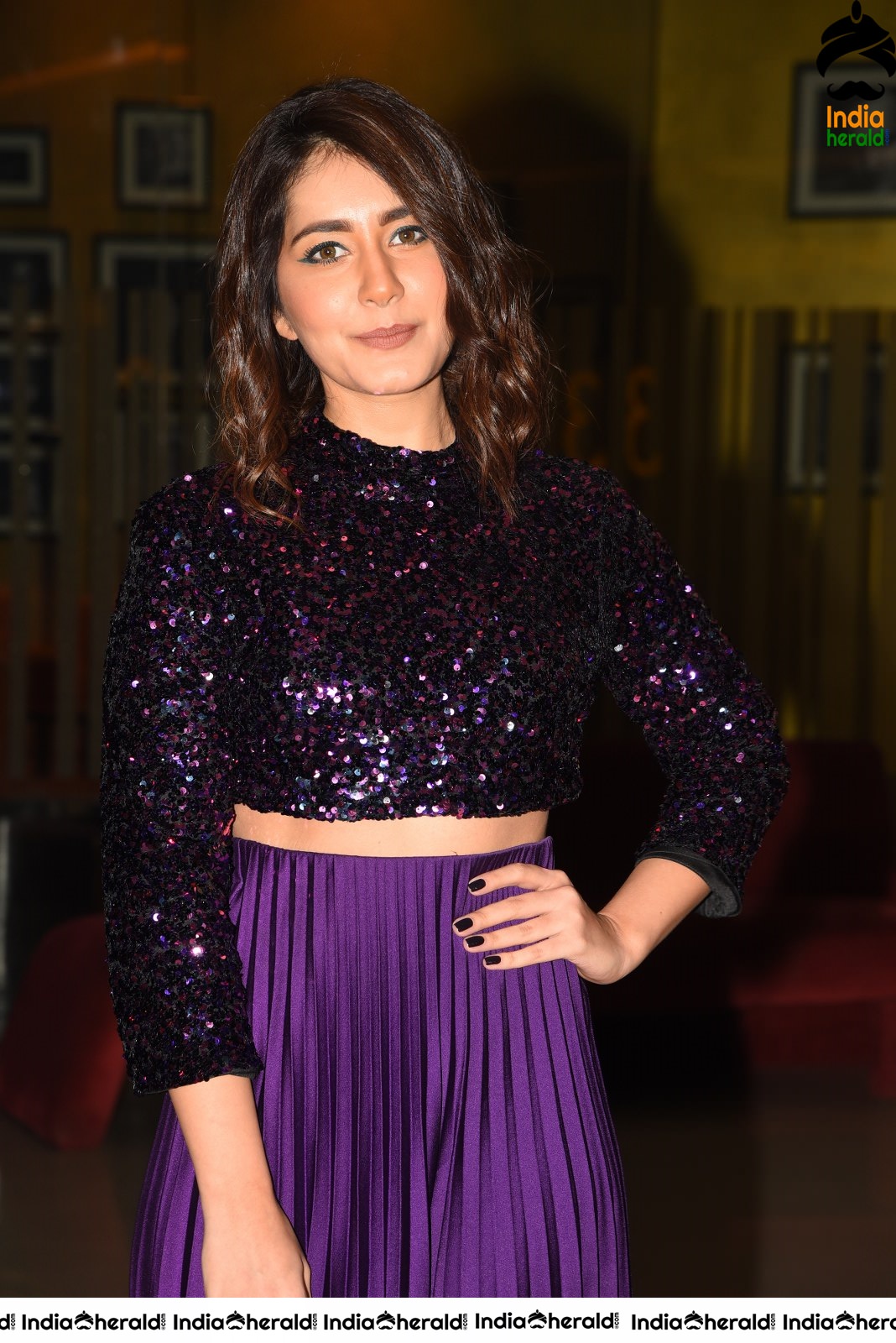 Raashi Khanna Glows in this Dark Shoot and she is drop dead Gorgeous