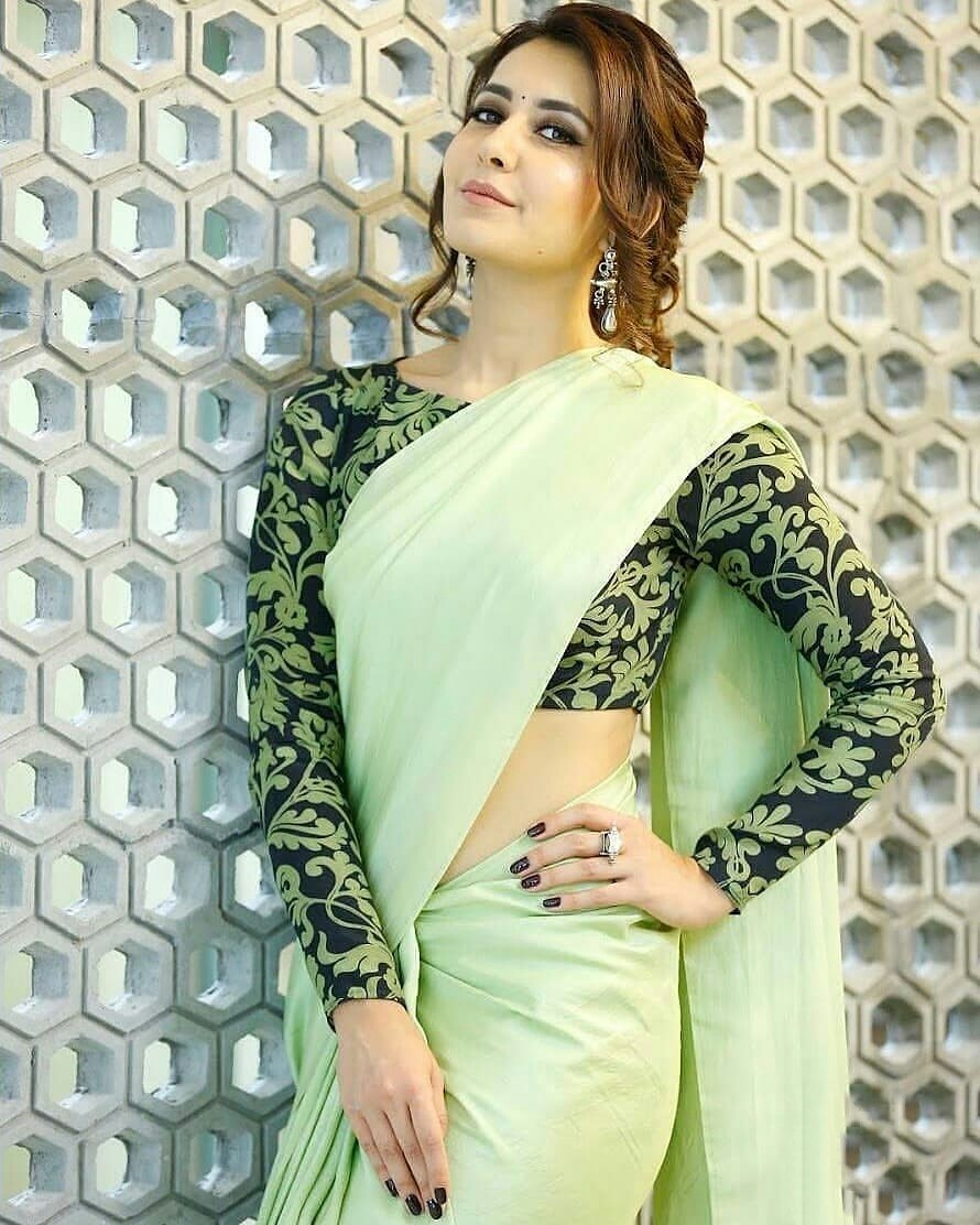 Raashi Khanna Hot Cute Saree Photos