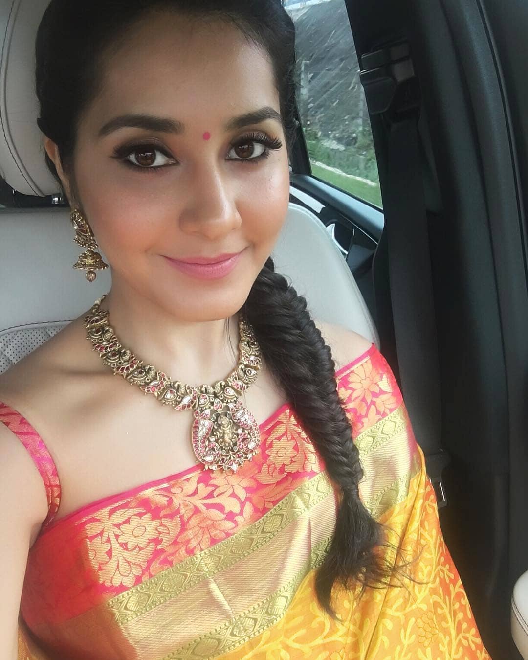 Raashi Khanna Hot Cute Saree Photos