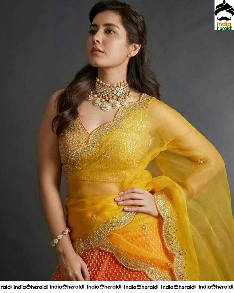 Raashi Khanna Hot Transparent Saree Stills