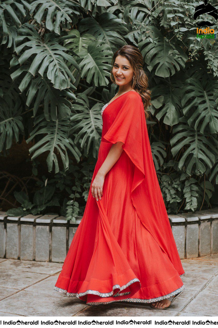 Raashi Khanna Latest Hot In Red Saree stills