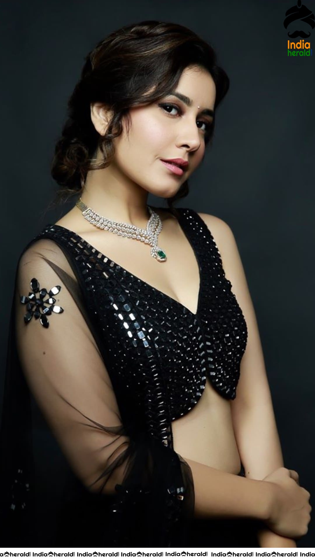 Raashi Khanna Latest Hot Photos Collection Set 1