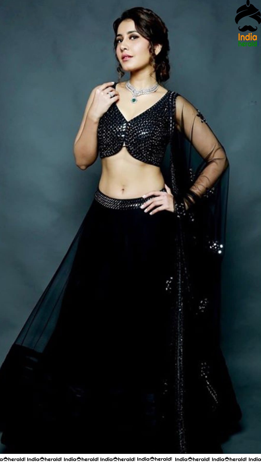 Raashi Khanna Latest Hot Photos Collection Set 1