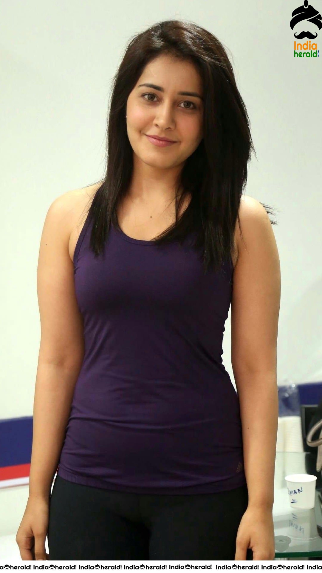 Raashi Khanna Latest Hot Photos Collection Set 1