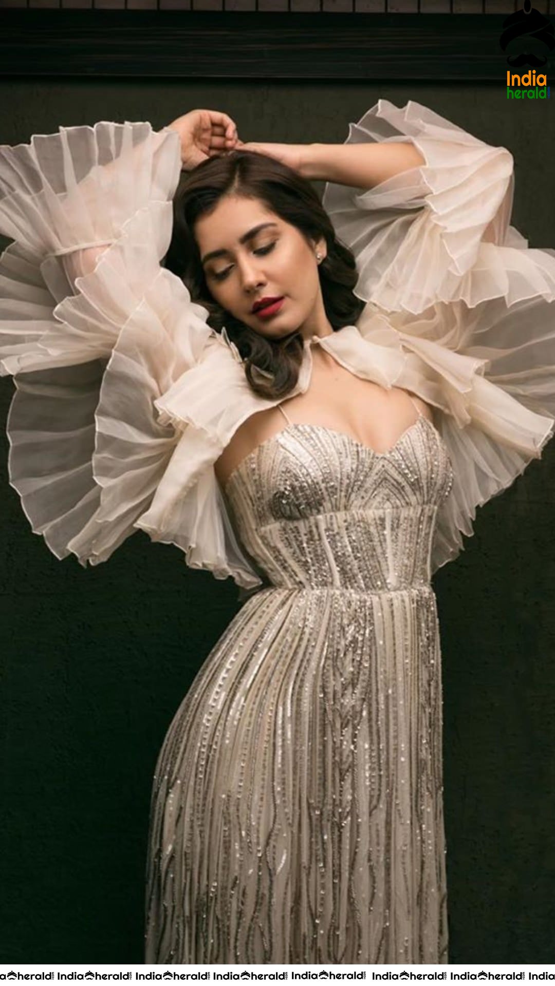 Raashi Khanna Latest Hot Photos Collection Set 1