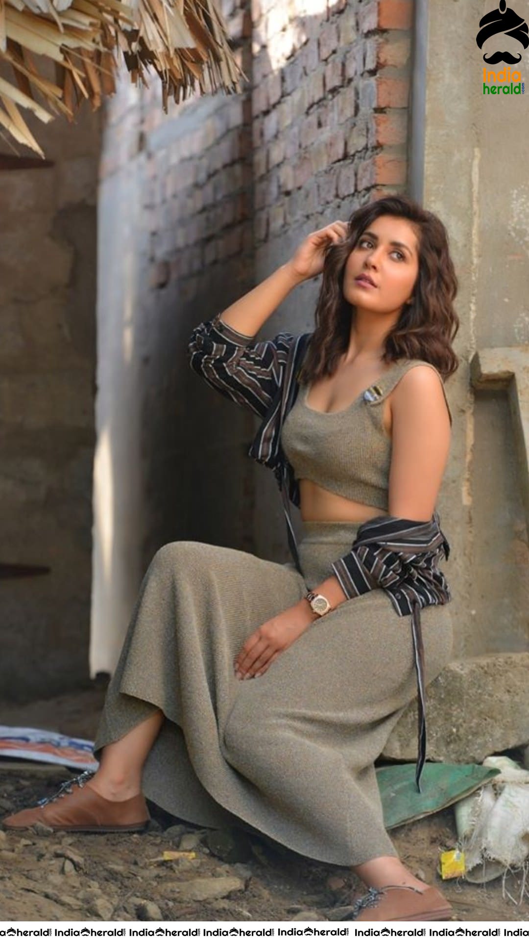 Raashi Khanna Latest Hot Photos Collection Set 2