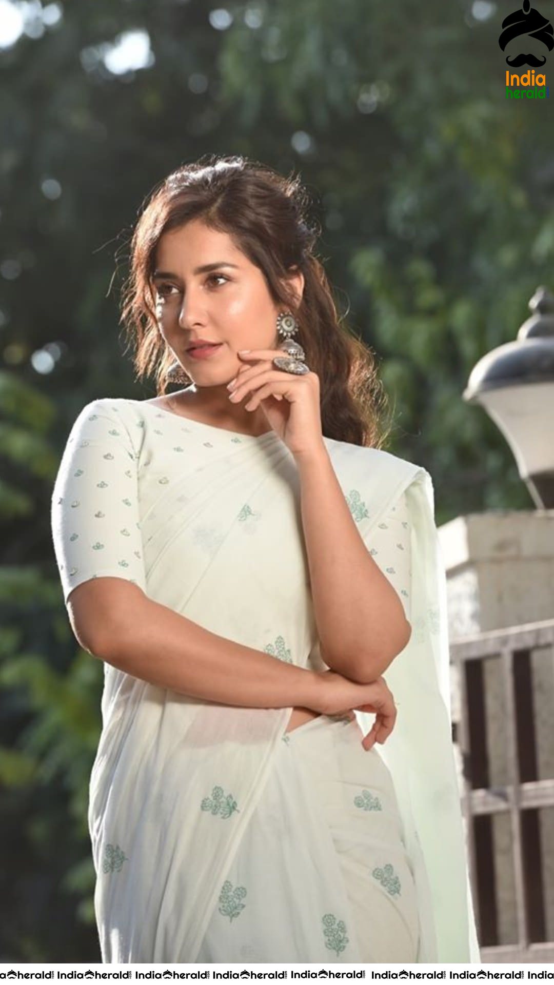 Raashi Khanna Latest Hot Photos Collection Set 2