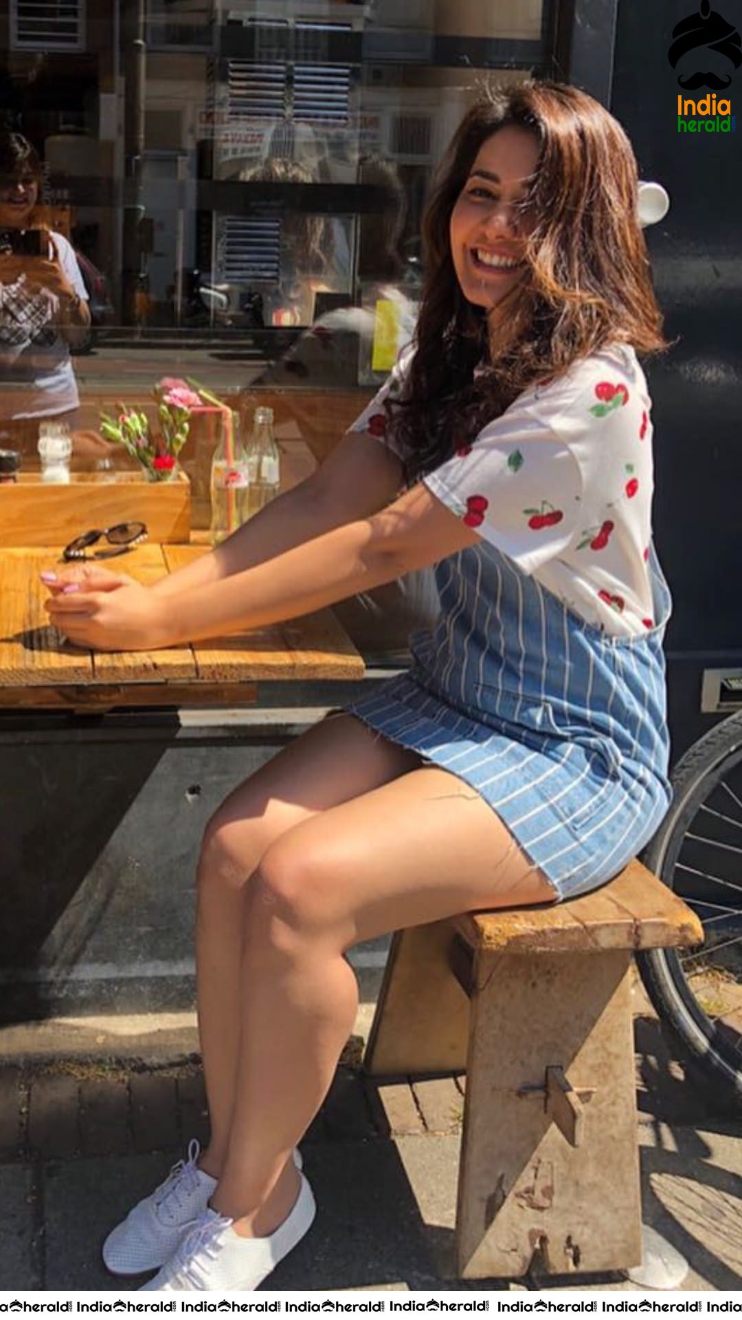 Raashi Khanna Latest Hot Photos Collection Set 3