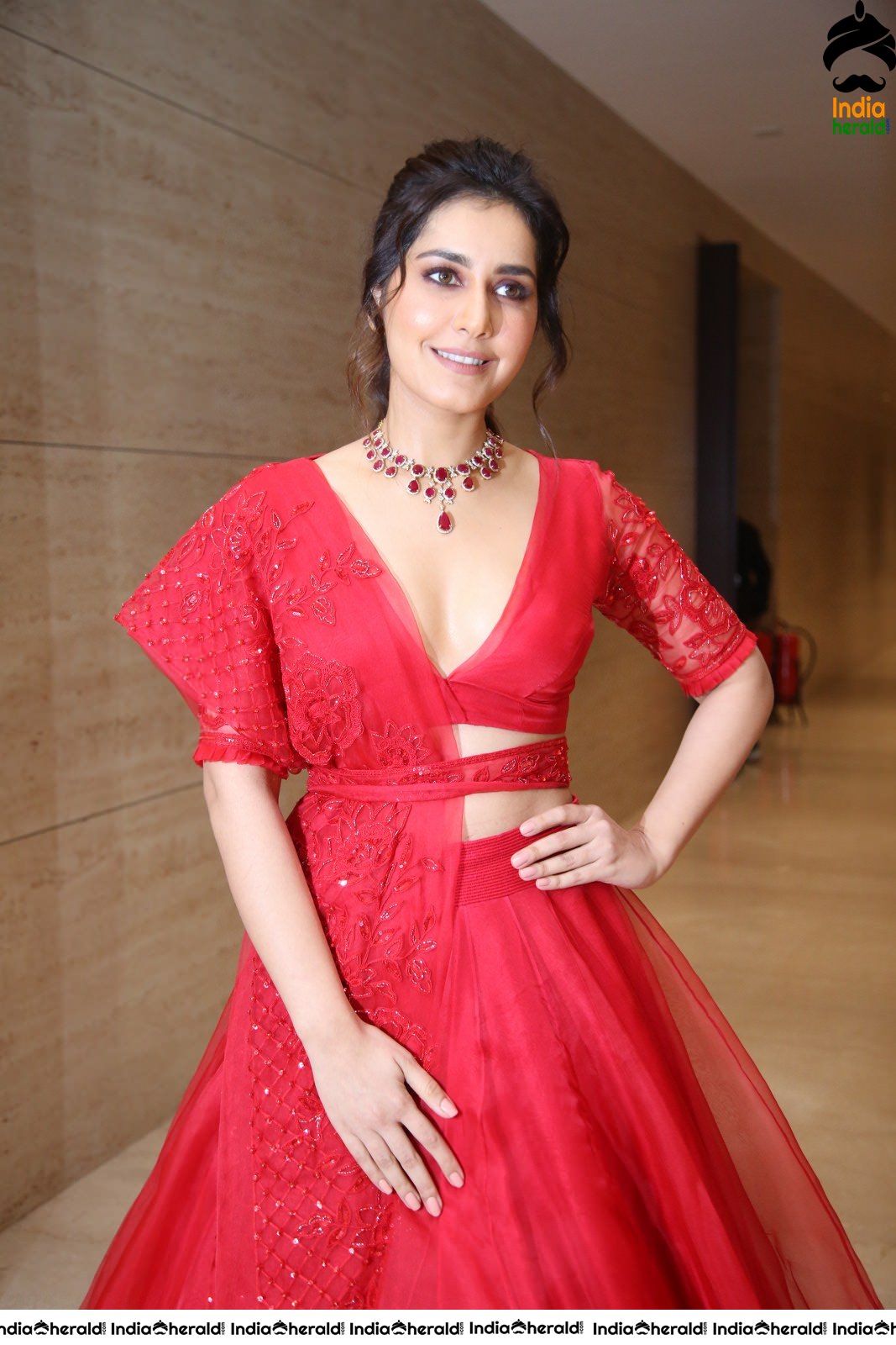 Raashi Khanna Latest Red Hot Photos in Waist and Cleavage revealing Costume