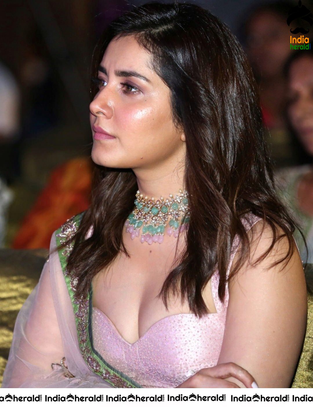 Raashi Khanna latest Teasing Hot Clicks