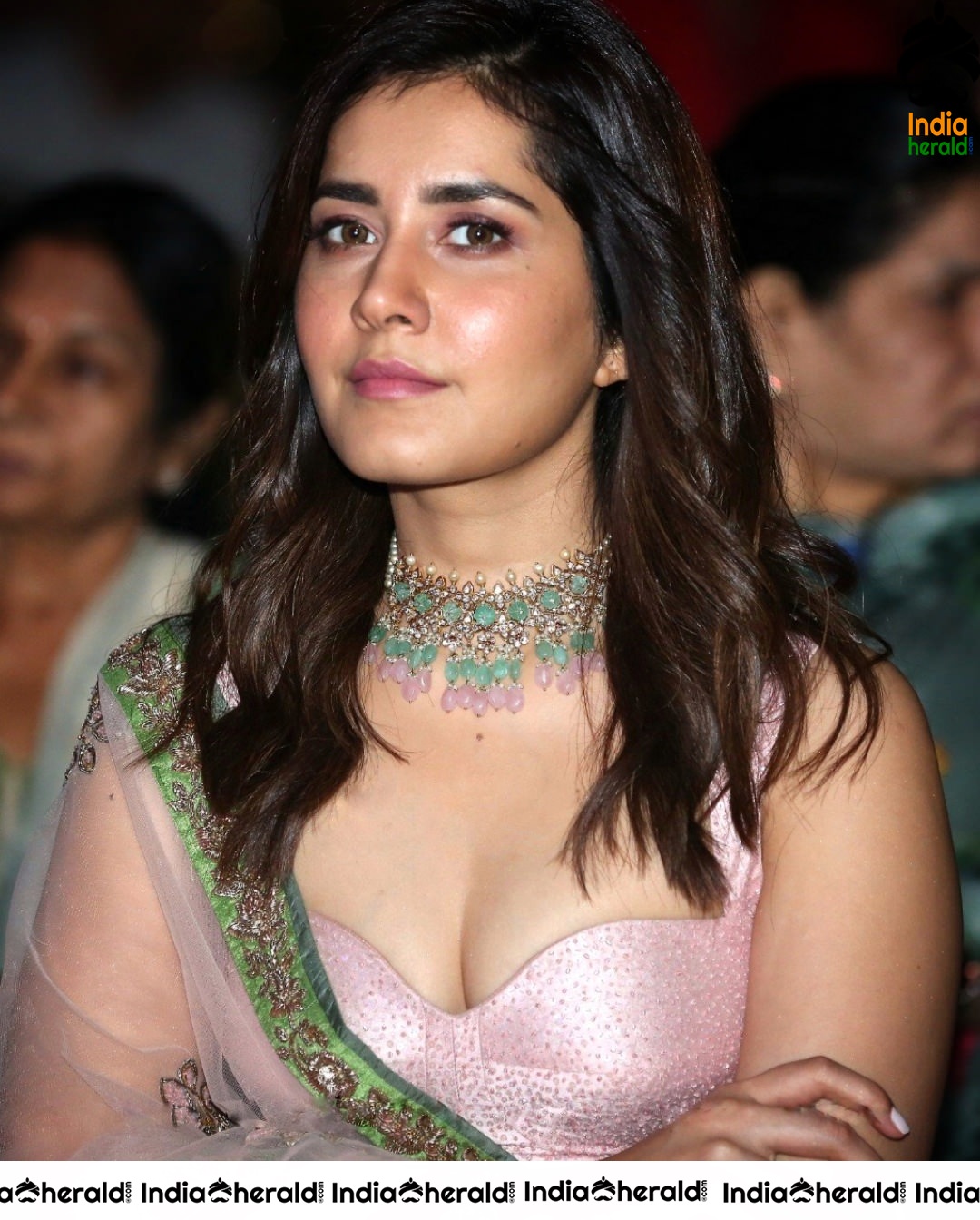 Raashi Khanna latest Teasing Hot Clicks