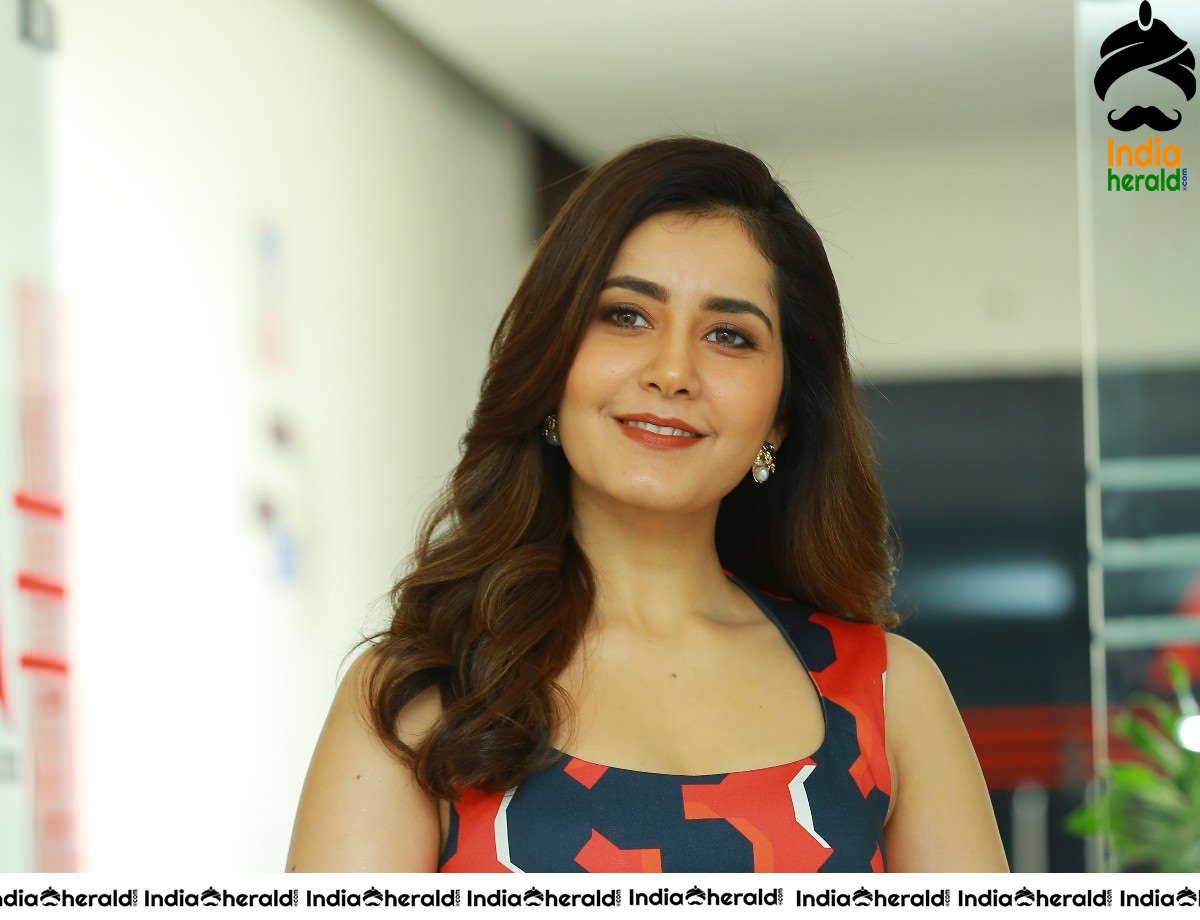 Raashi Khanna Latest Tempting Photos in Sleeveless Short Frock