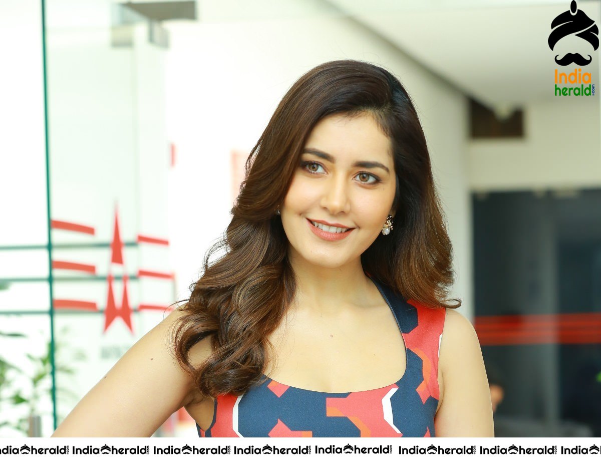 Raashi Khanna Latest Tempting Photos in Sleeveless Short Frock