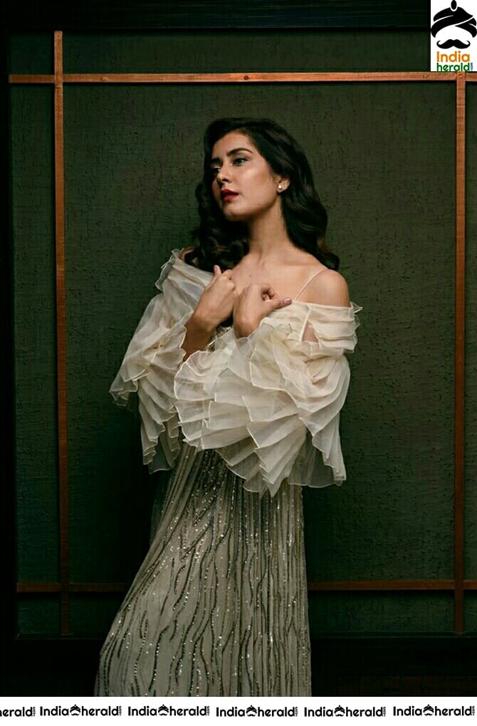 Raashi Khanna Looking Angelic
