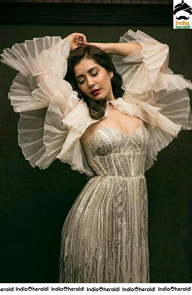Raashi Khanna Looking Angelic