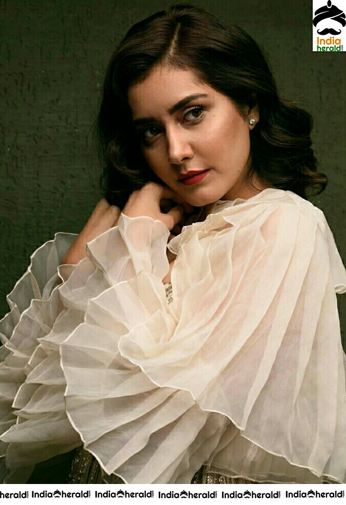 Raashi Khanna Looking Angelic