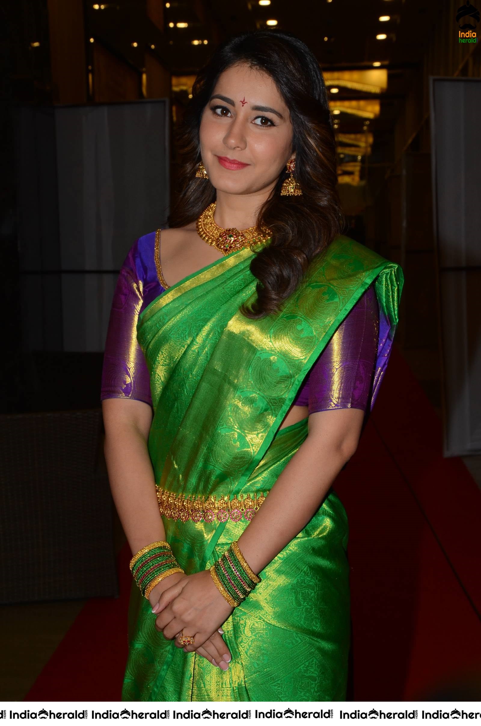 Raashi Khanna Looking Cute with Traditional Kanchipuram Saree and Bindhi Set 1