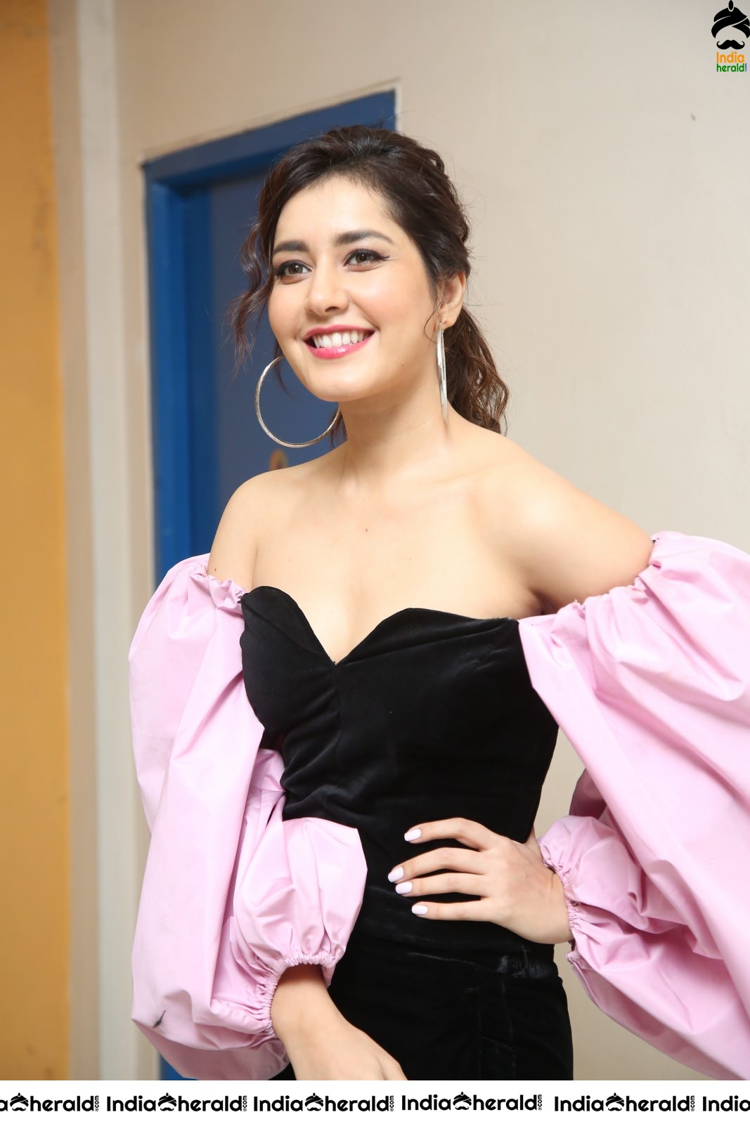 Raashi Khanna Looking like a Barbie Doll in these Latest Compilation Photos