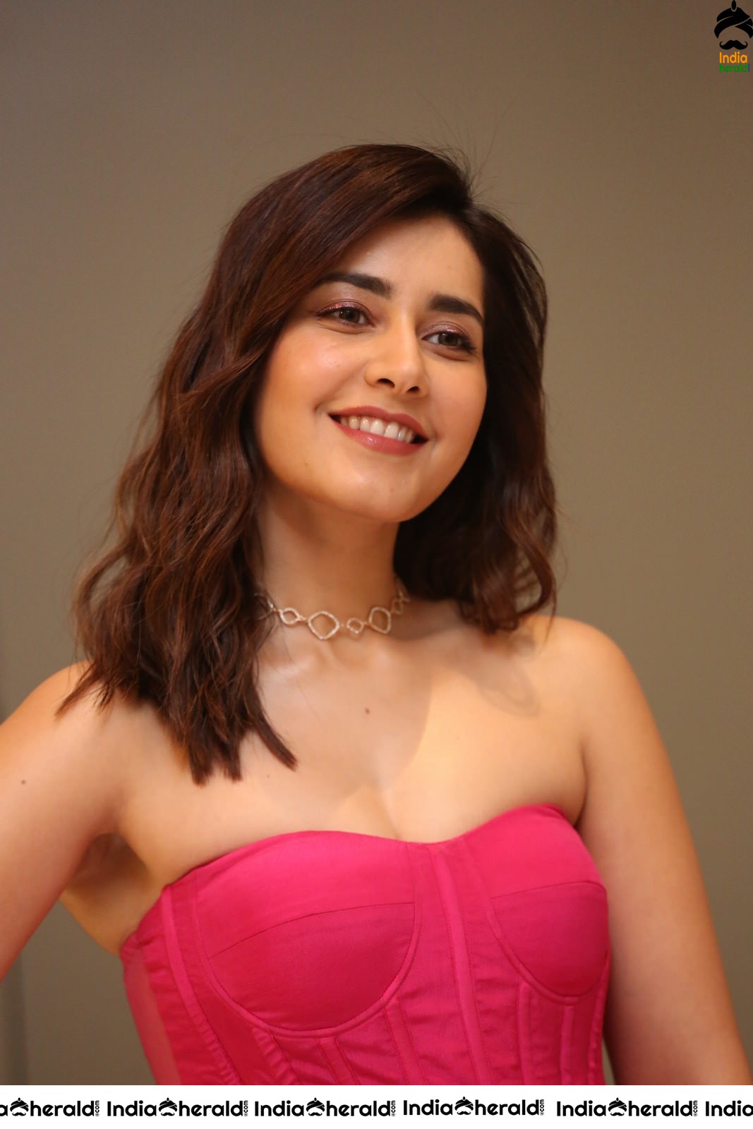 Raashi Khanna Looking like a Barbie Doll in these Latest Compilation Photos