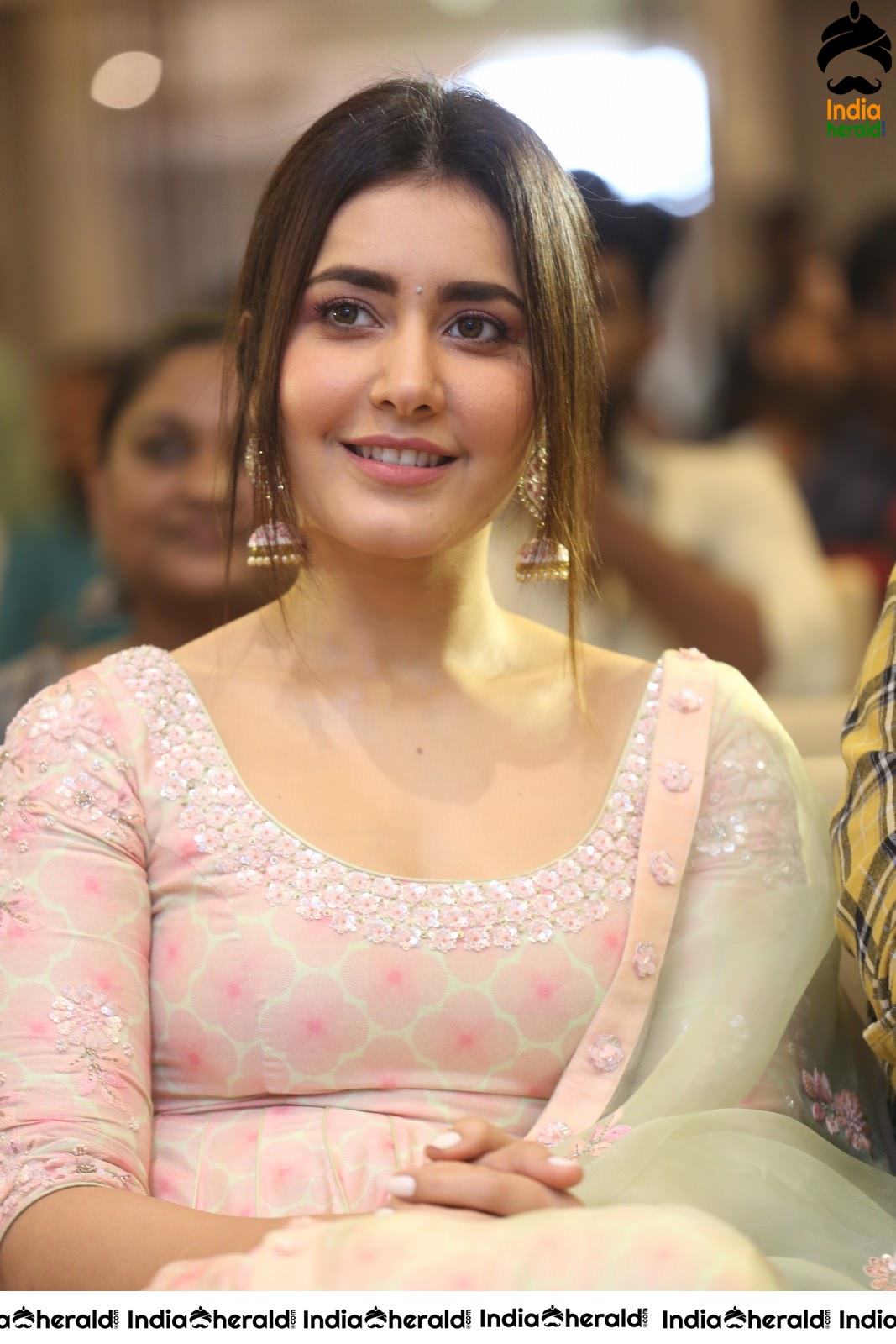 Raashi Khanna Looking Pretty and like a Wax Doll Set 1