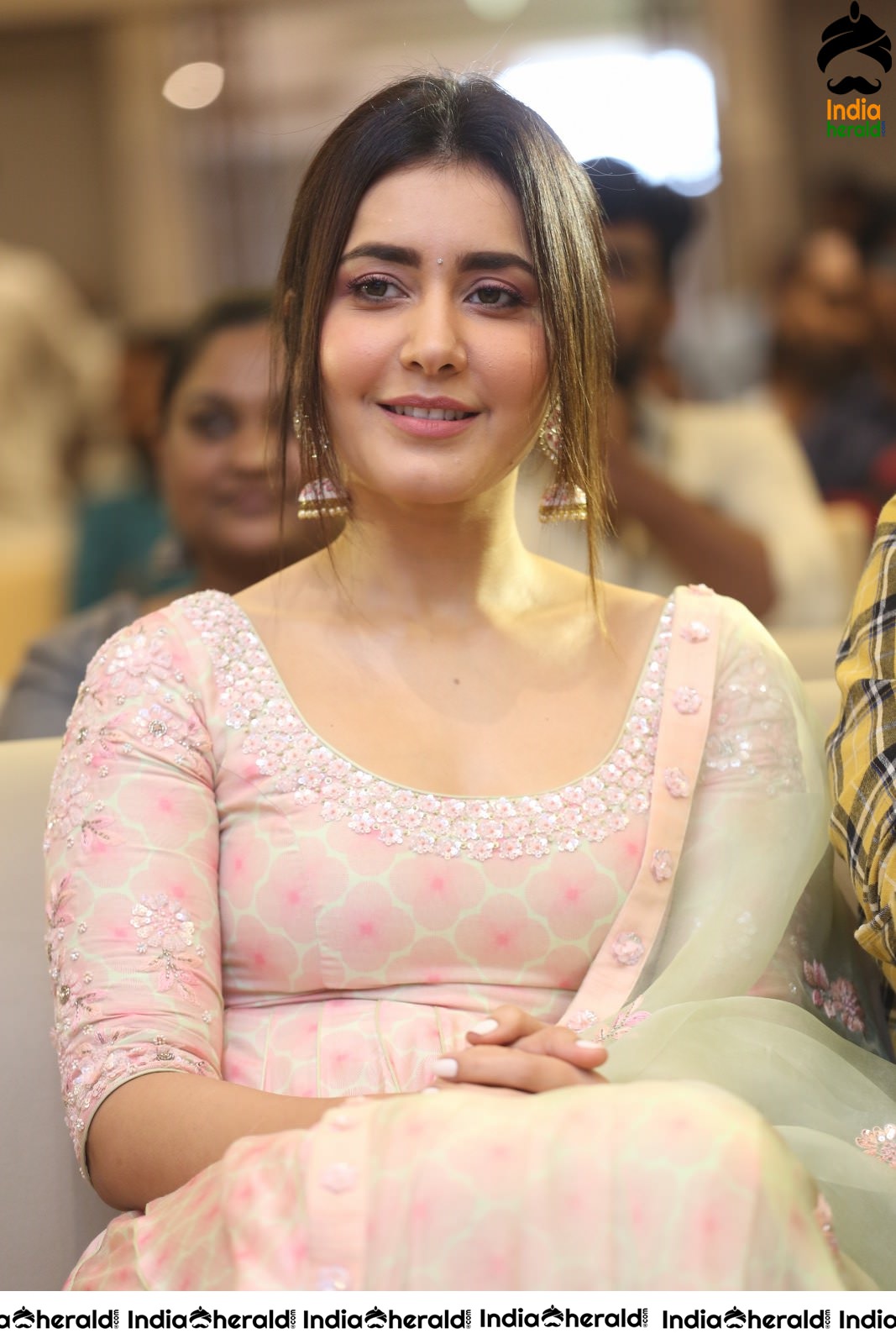 Raashi Khanna Looking Pretty and like a Wax Doll Set 1