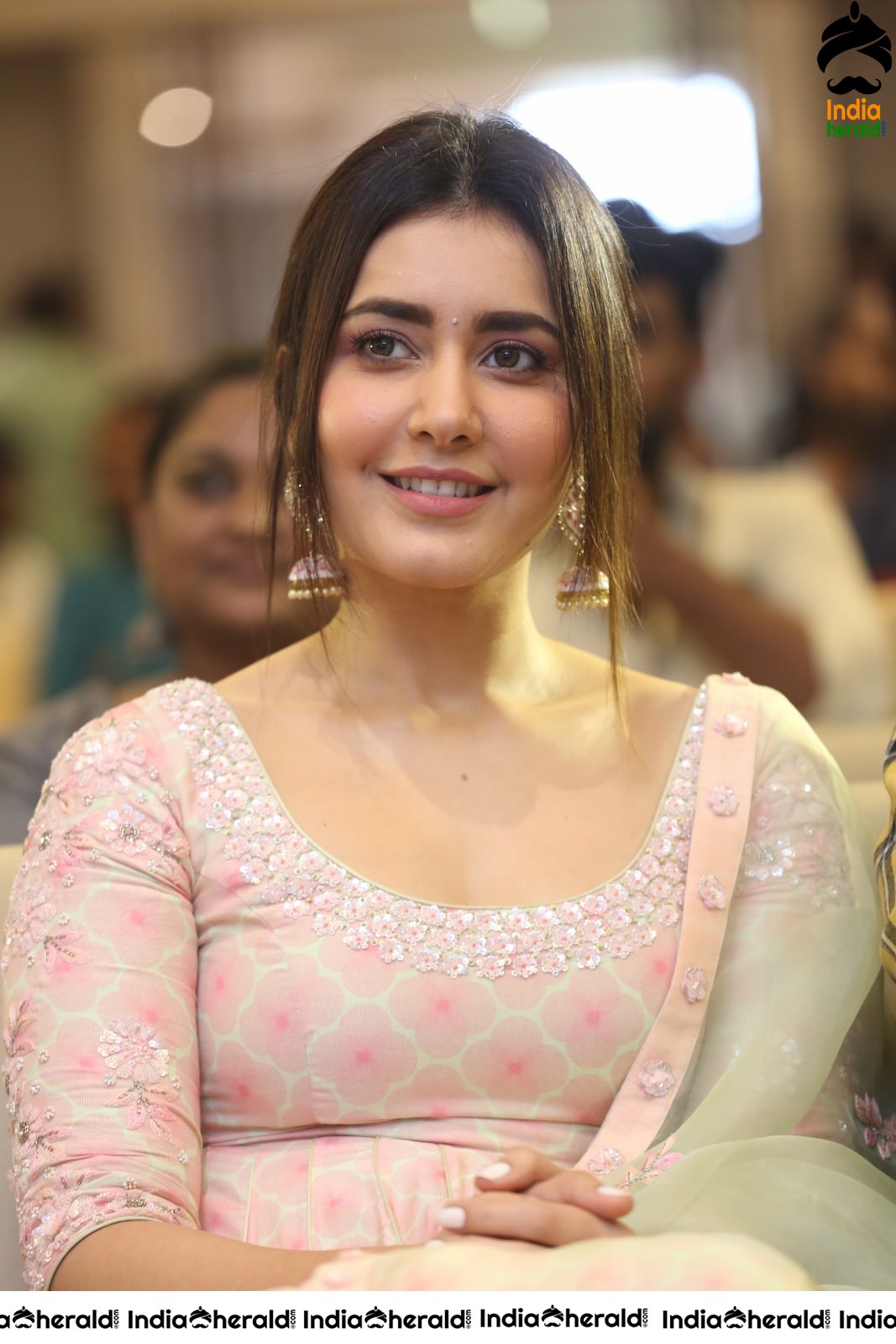 Raashi Khanna Looking Pretty and like a Wax Doll Set 1