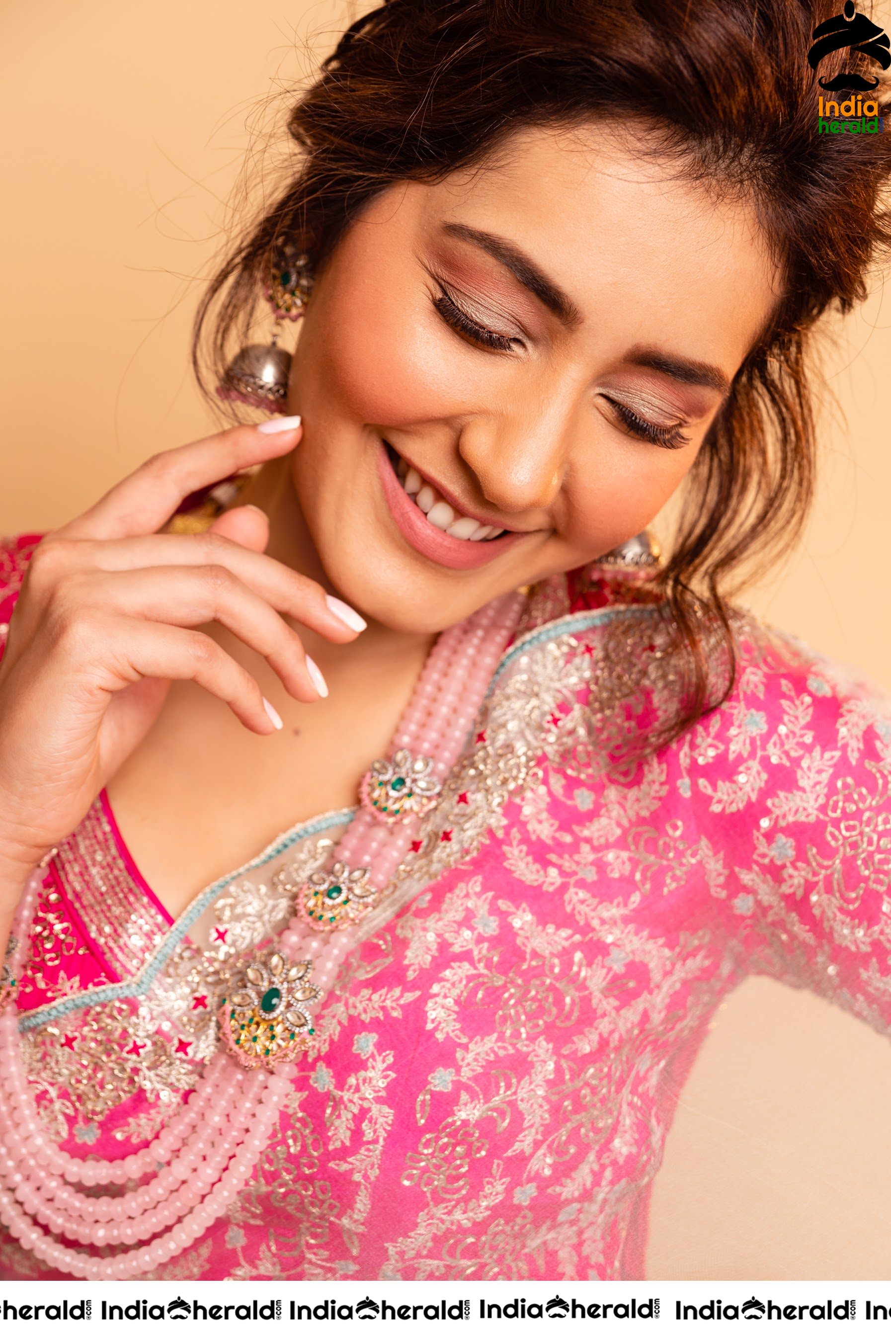 Raashi Khanna Looking Sexy And Hot In Latest Transparent Saree Photoshoot Set 2