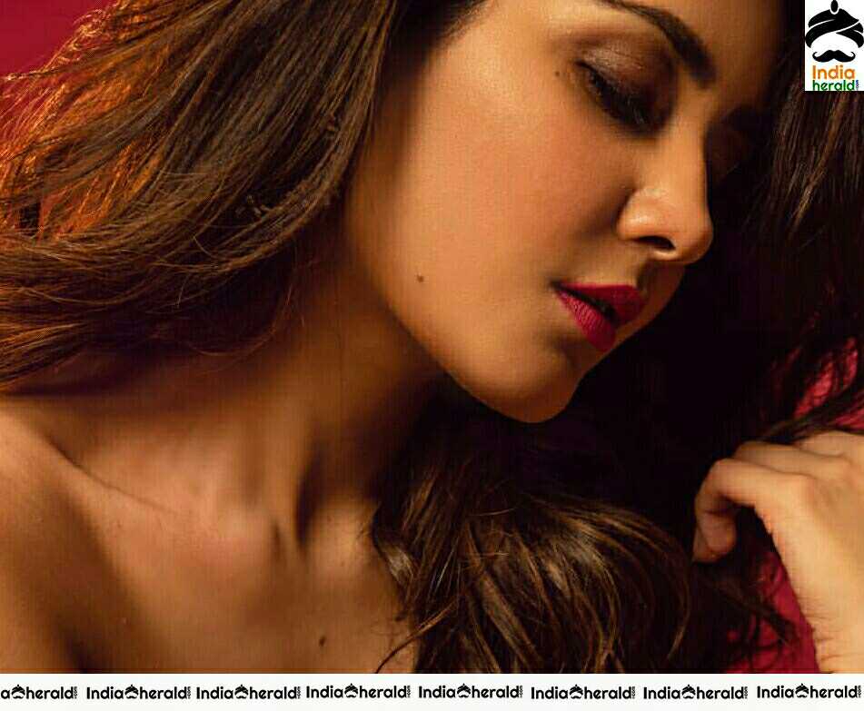 Raashi Khanna Looks In stunning In This Latest Hot Photoshoot Sizzling Stills Set 2