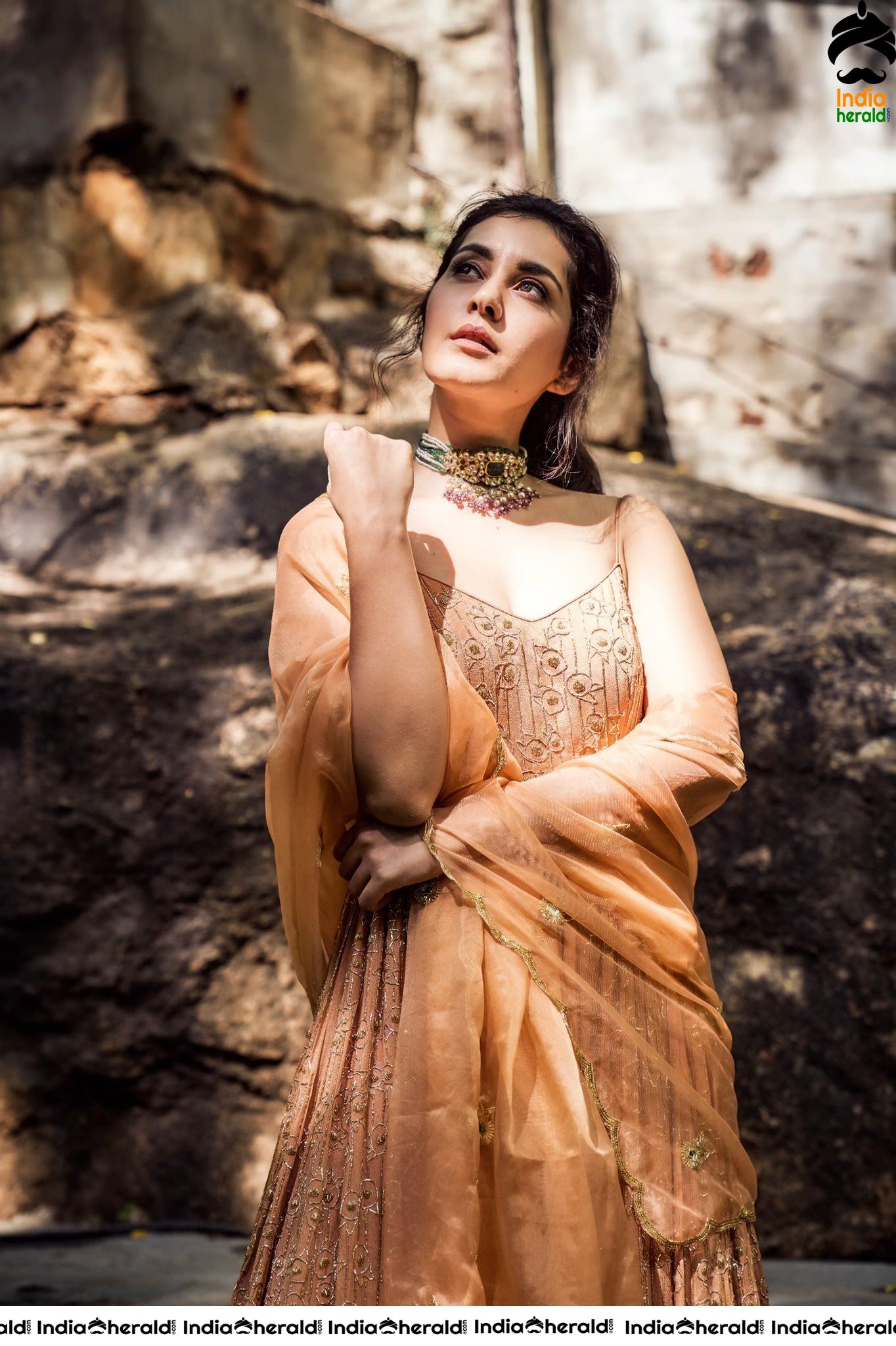 Raashi Khanna Ravishingly Hot and Mood Erecting Photos Set 1