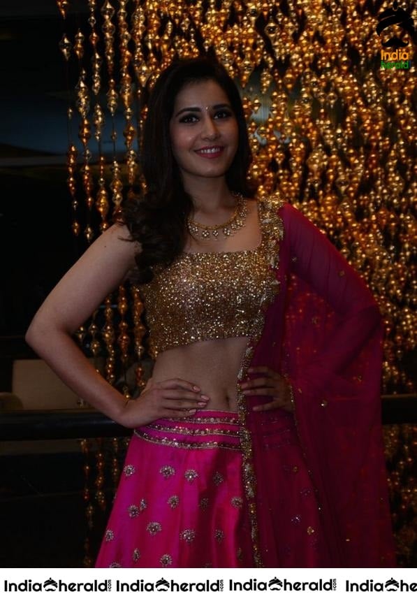 Raashi Khanna Shows her Hot Tempting Belly and Navel in these Hot Photos