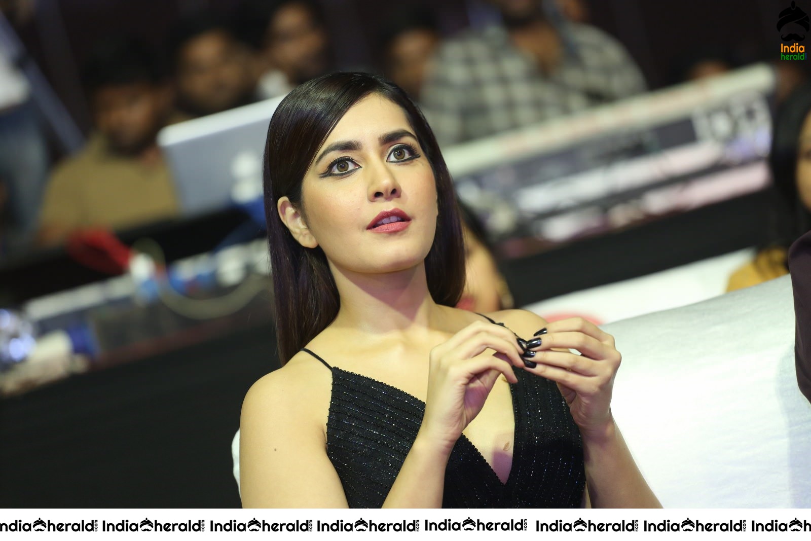 Raashi Khanna Slaying it in Black and she is all smiles Set 1