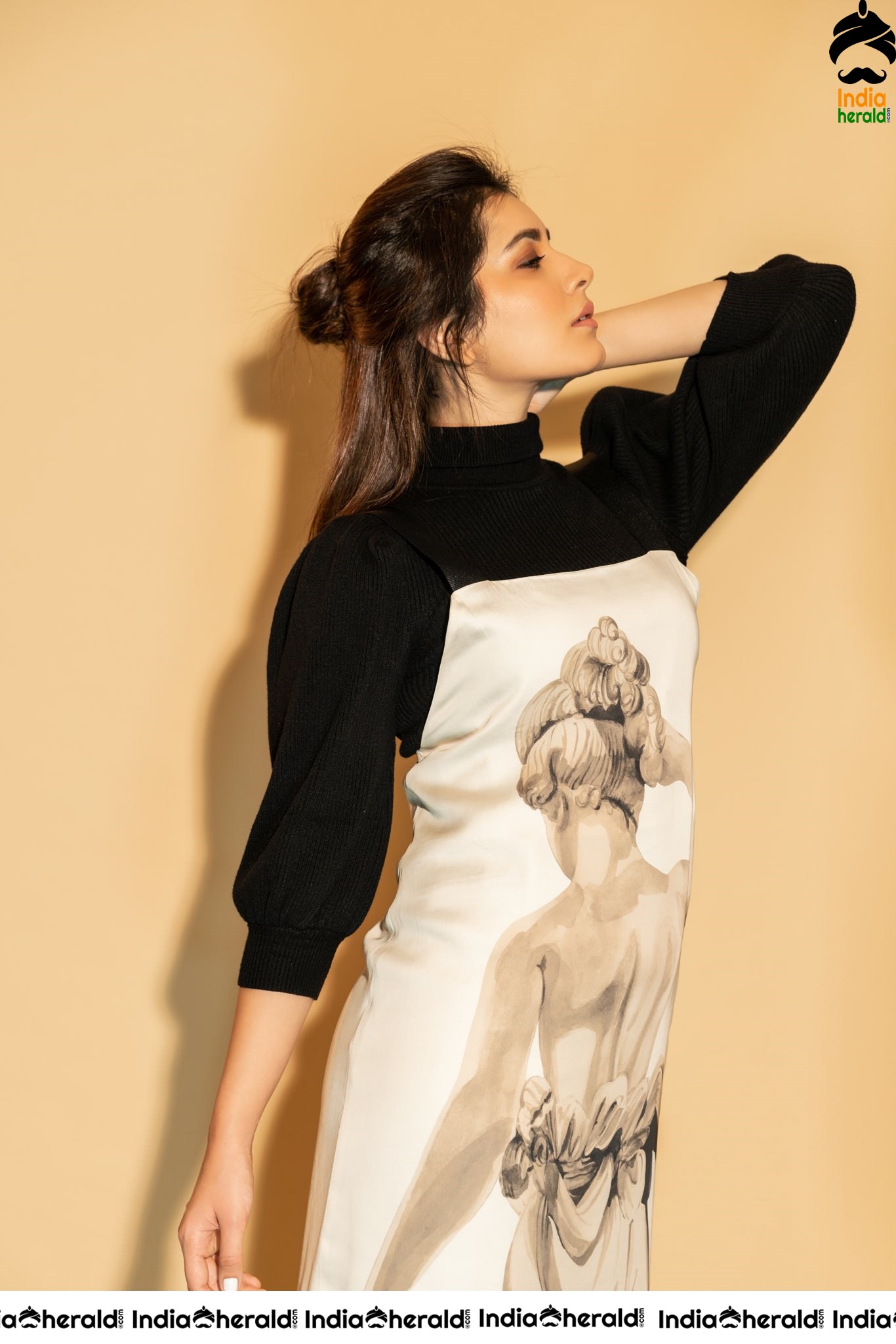 Raashi Khanna Statuesque Photoshoot