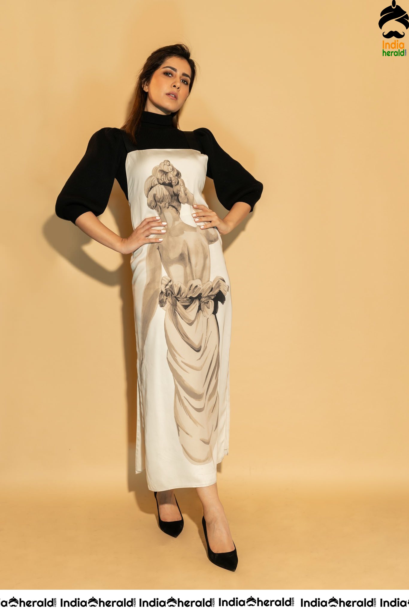 Raashi Khanna Statuesque Photoshoot