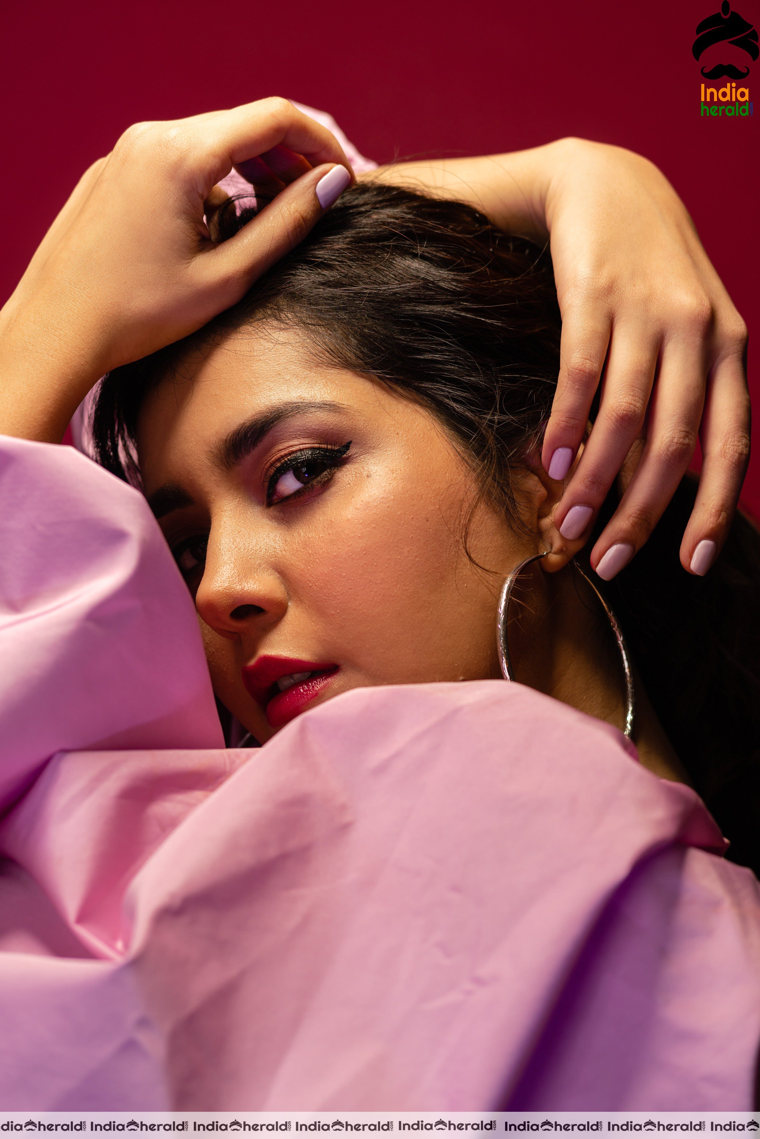 Raashi Khanna Sultry Hot Photoshoot HD Photos