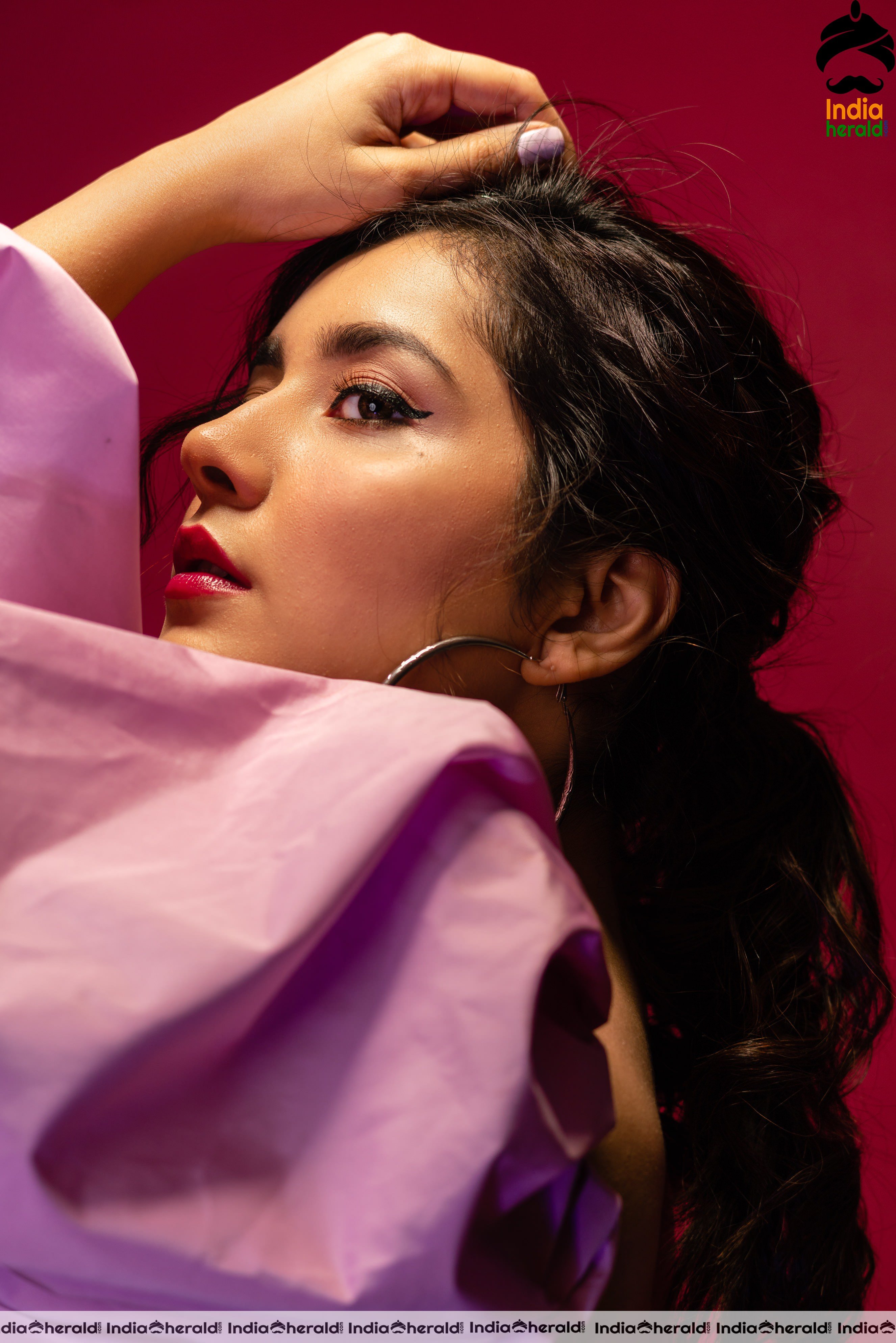Raashi Khanna Sultry Hot Photoshoot HD Photos