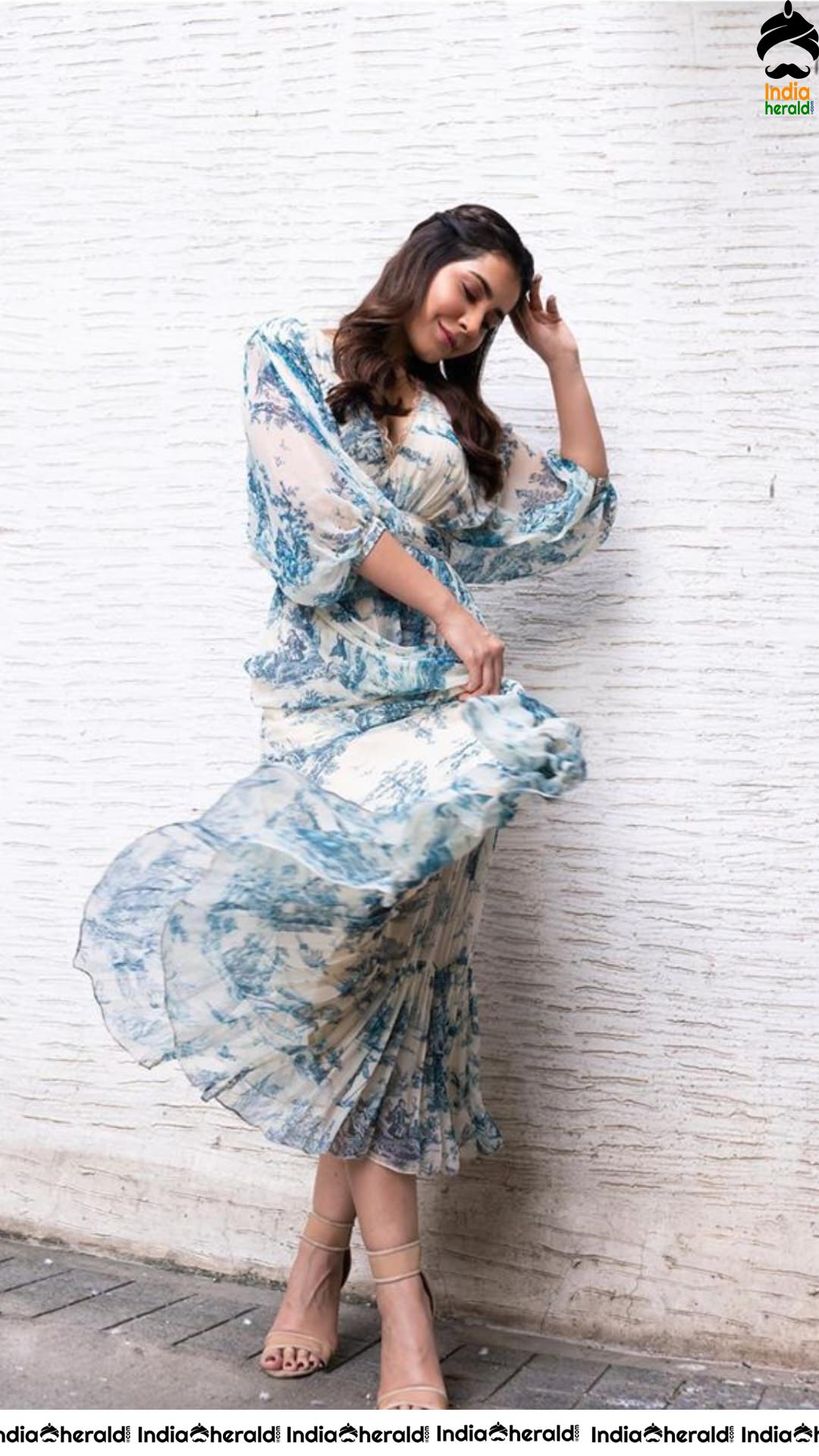 Raashi Khanna Teasing Hot Photoshoot in Floral Attire