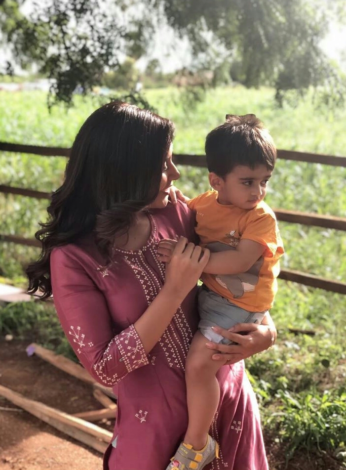 Raashi Khanna With Her Brother And His Kids At The Shooting Spot