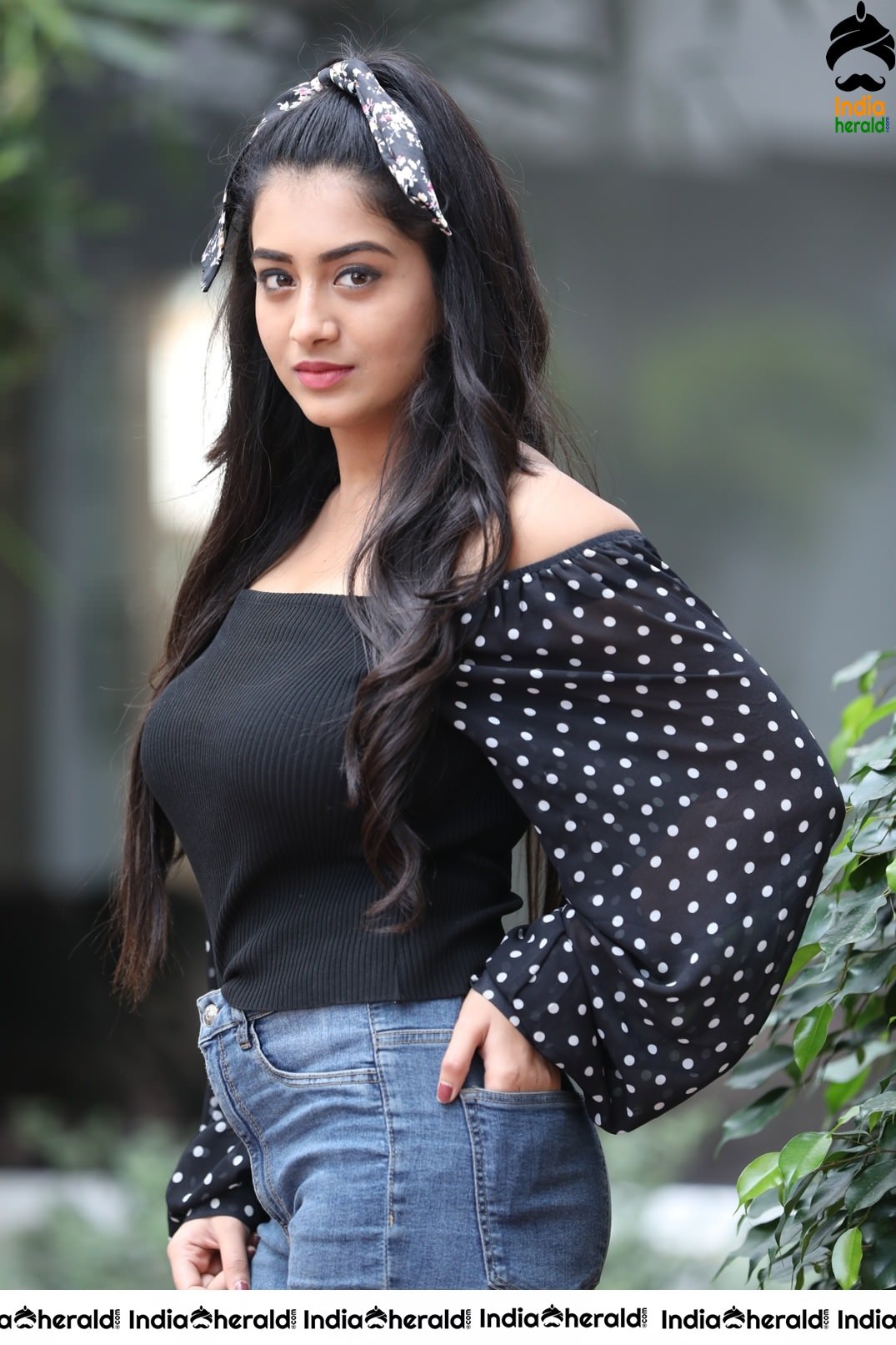 Raashi Singh Latest Sizzling Photos Set 2