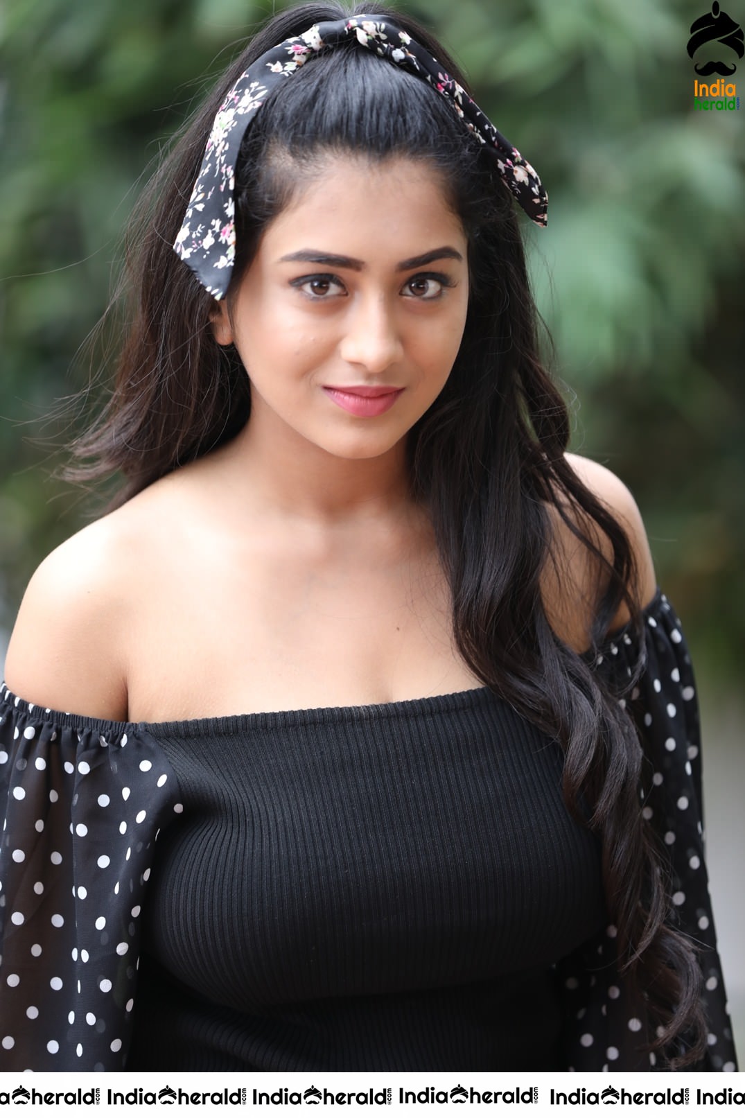 Raashi Singh Latest Sizzling Photos Set 2