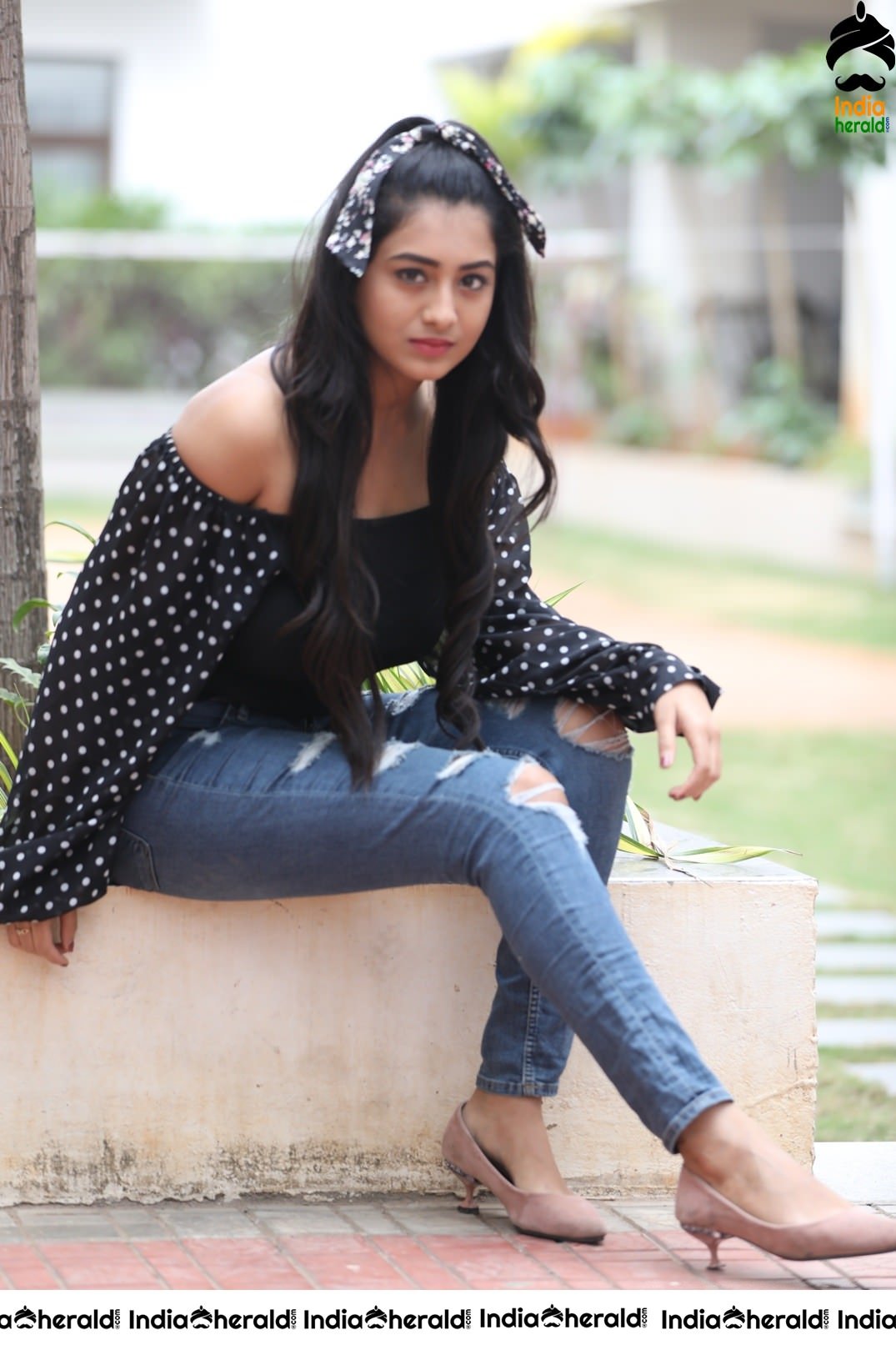 Raashi Singh Latest Sizzling Photos Set 2